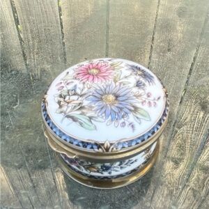 Victoriana Falcon China Staffordshire England Porcelain Ring Hinged Trinket Box